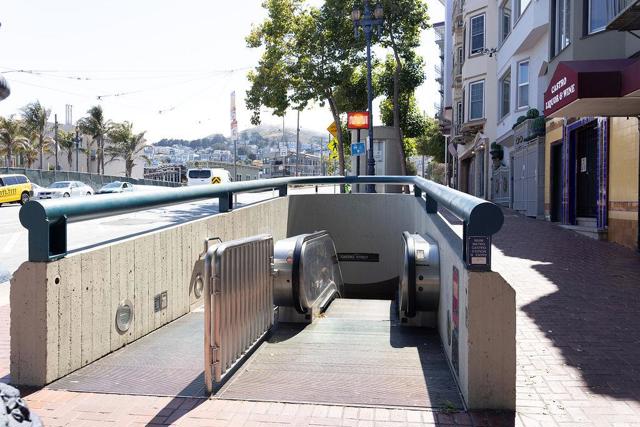 4096 17th Street, San Francisco CA: https://media.crmls.org/mediaz/df59bd7a-dd74-428e-8fe9-251db17f117a.jpg