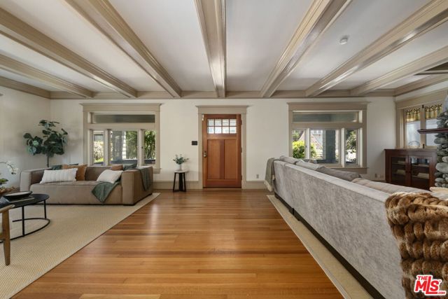 21 Park Avenue, Venice CA: https://media.crmls.org/mediaz/df59c4c7-c394-47ee-ac5e-3387632c1fe1.jpg