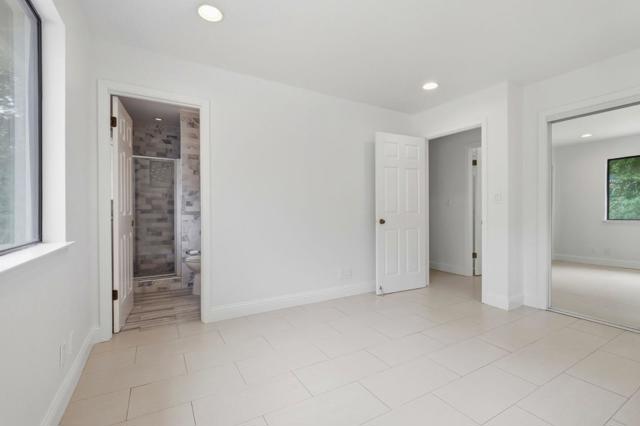 21564 Mary Alice Way, Los Gatos CA: https://media.crmls.org/mediaz/df5a2490-c9de-467d-a097-710669c93ee3.jpg