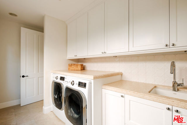 2248 Kelton Avenue, Los Angeles CA: https://media.crmls.org/mediaz/df5a387a-ad09-4e19-8323-268f9a33d164.jpg