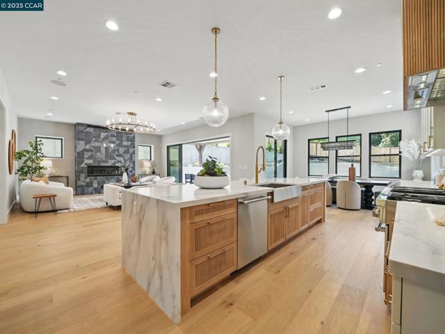 180 Castle Hill Ranch, Walnut Creek CA: https://media.crmls.org/mediaz/df5a3cab-e893-4f30-ba6b-2463fc3dd145.jpg