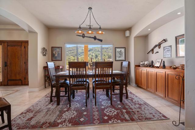 Detail Gallery Image 11 of 60 For 10204 Mount Olympus Valley Rd Rd, Fallbrook,  CA 92028 - 3 Beds | 2/1 Baths