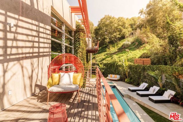 562 Stassi Lane, Santa Monica CA: https://media.crmls.org/mediaz/df5bb53a-b096-42d5-9ff0-e1cc5ccf20d7.jpg