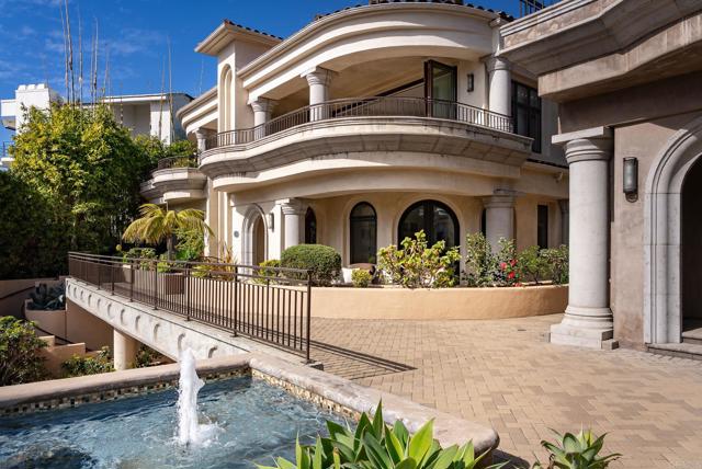 238 Date Ave, Carlsbad CA: https://media.crmls.org/mediaz/df5c2246-c7b8-4615-9ec0-dbb6bd5c8796.jpg