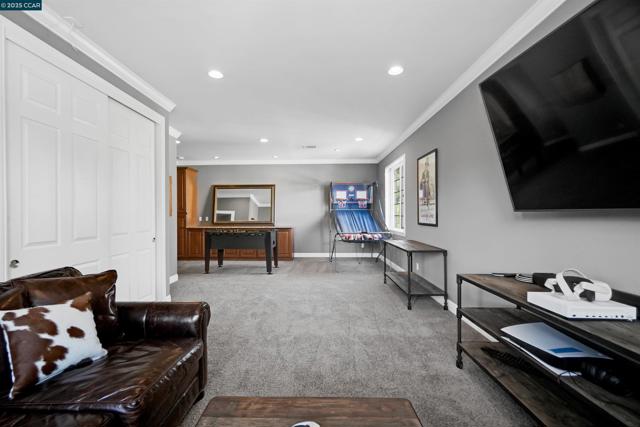 139 Shelterwood Ln, Danville CA: https://media.crmls.org/mediaz/df5c87f9-9126-4e73-9683-5e0370327bf0.jpg