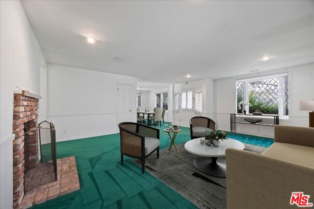 12129 Cantura Street photo 4