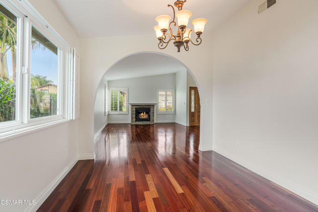 2152 Coalfax Court, Thousand Oaks CA: https://media.crmls.org/mediaz/df5d8d9f-416d-44f3-a841-43d59465af5e.jpg