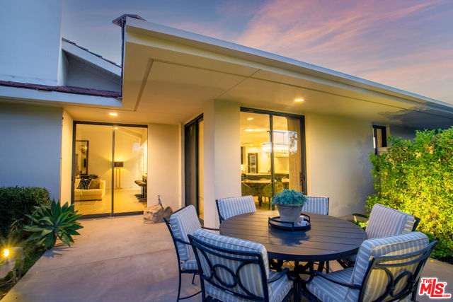6 Exeter Court, Rancho Mirage CA: https://media.crmls.org/mediaz/df5daa6e-ada5-4d3f-8997-a16b57a72ac7.jpg