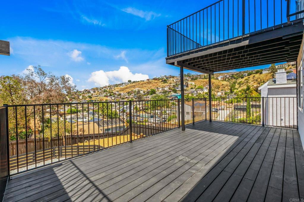 https://media.crmls.org/mediaz/df5df1b9-26d0-45d4-ab27-b0a0af7321d5.jpg?preset=X-Large