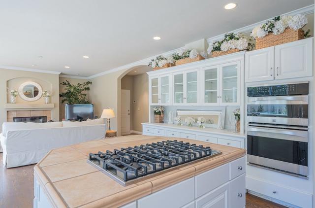 471 El Dorado Street, Monterey CA: https://media.crmls.org/mediaz/df5e0d35-3aa1-40bb-87b7-63389e901c2e.jpg