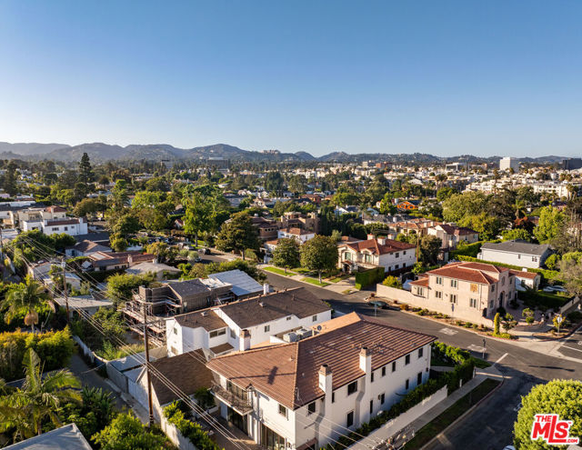 1113 Amherst Avenue, Los Angeles CA: https://media.crmls.org/mediaz/df5e7107-cefa-4b03-8d3f-a83f67efe9d4.jpg