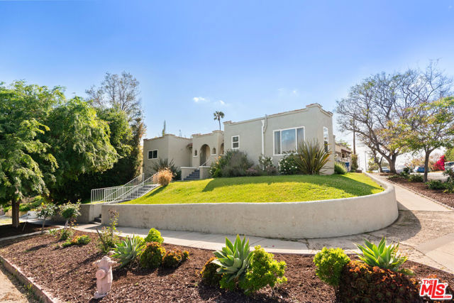1301 S Hudson Avenue, Los Angeles CA: https://media.crmls.org/mediaz/df5eaf90-77c4-45b7-b47a-c6e07414bff7.jpg