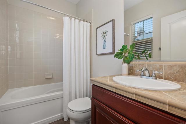 2258 Aventurine Place, Carlsbad CA: https://media.crmls.org/mediaz/df5ec7d8-2232-4f1c-b9d3-ec30ecba6065.jpg
