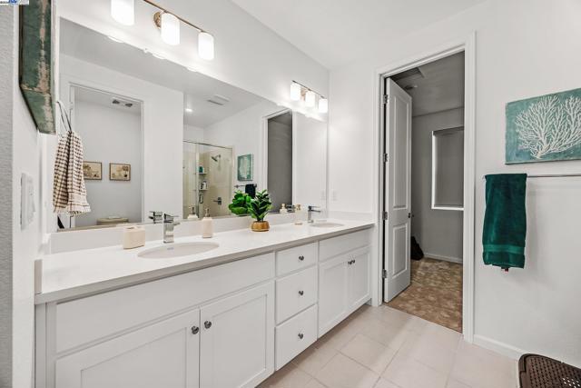 5422 Arnold Rd, Dublin CA: https://media.crmls.org/mediaz/df5ed7d4-3546-4234-beab-705ab4c7b2d1.jpg