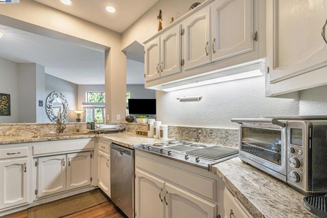 4001 W Lakeshore Drive, San Ramon CA: https://media.crmls.org/mediaz/df5f1e0a-82e5-42df-a619-dfdec730a83c.jpg