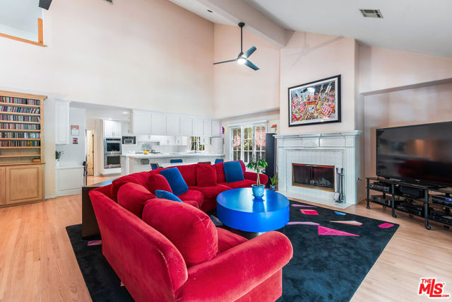 17040 Rancho Street, Encino CA: https://media.crmls.org/mediaz/df5f2c66-7ad4-4e6f-815f-37ec5f0ca723.jpg