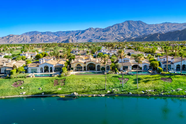 80614 Via Pessaro, La Quinta CA: https://media.crmls.org/mediaz/df5f382c-7354-4ca4-9be3-ac799426c4ba.jpg