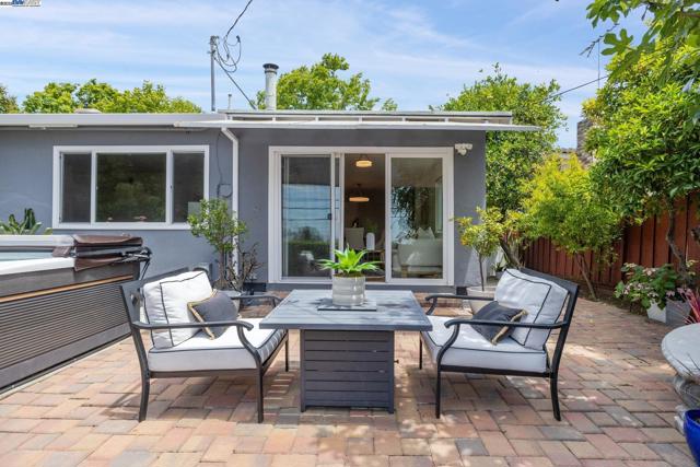 30113 Treeview St, Hayward CA: https://media.crmls.org/mediaz/df5f72b6-4882-4ef2-9242-bb5a2d072845.jpg