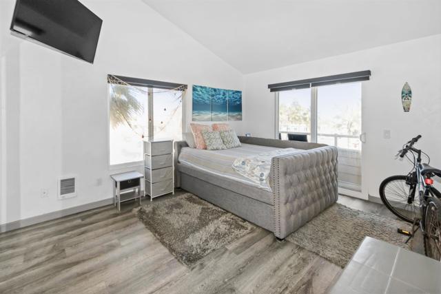 706 Ocean Ln, Imperial Beach CA: https://media.crmls.org/mediaz/df5f9a5e-27c1-4c51-af93-afcec000a46c.jpg