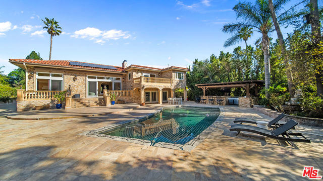 10801 Bothwell Road, Chatsworth CA: https://media.crmls.org/mediaz/df5fa344-b3bf-4de6-b9a4-c8e30edc2135.jpg