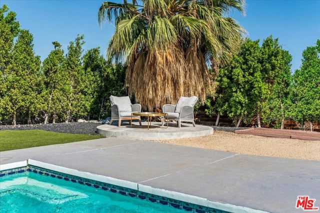 1808 E Francis Drive, Palm Springs CA: https://media.crmls.org/mediaz/df5fff36-18cb-4463-8ff9-5ab92575d597.jpg