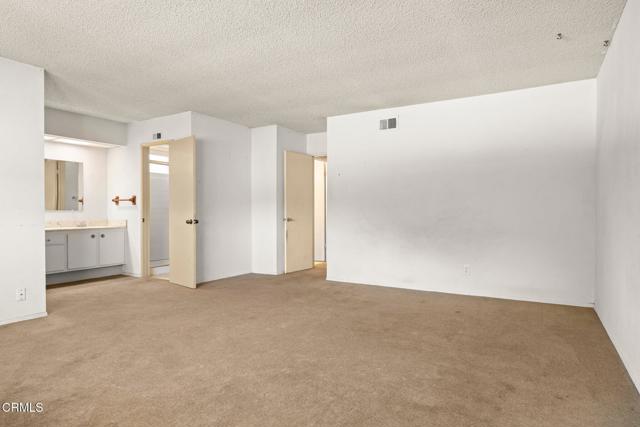 2575 Gayle Place, Simi Valley CA: https://media.crmls.org/mediaz/df6006ef-c0b4-4947-bbfc-72c99b6d5cf3.jpg