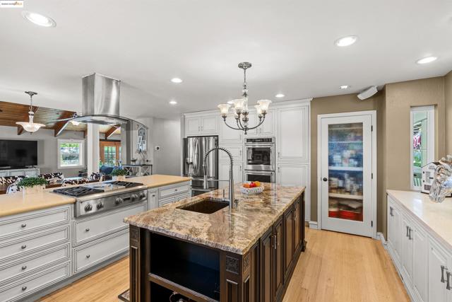 1600 Eden Plains Rd, Brentwood CA: https://media.crmls.org/mediaz/df60b0be-0a4e-429d-87a4-e3f2d65e9340.jpg