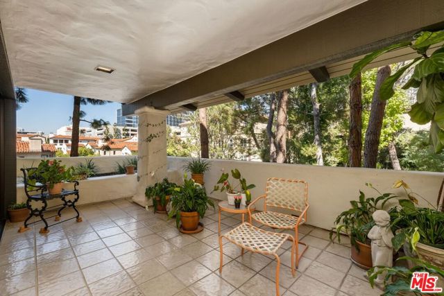 2107 Century Woods Way, Los Angeles, California 90067, 3 Bedrooms Bedrooms, ,2 BathroomsBathrooms,Condominium,For Sale,Century Woods,23315621