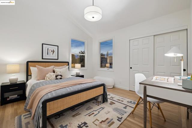 101 Palm Dr, Piedmont CA: https://media.crmls.org/mediaz/df612592-ebad-4ed3-b45b-22fb3df9596e.jpg