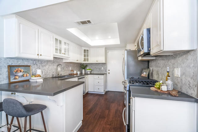 Detail Gallery Image 4 of 15 For 1156 Arcadia Ave #5,  Arcadia,  CA 91007 - 2 Beds | 2/1 Baths