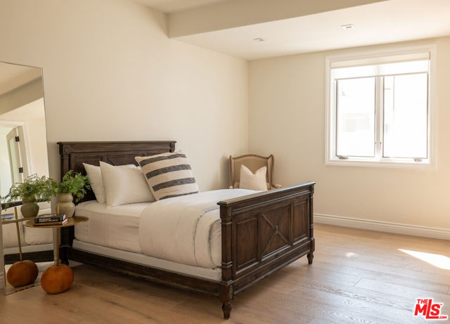 1113 Amherst Avenue, Los Angeles CA: https://media.crmls.org/mediaz/df61a485-42c4-49a9-9dec-2b7c3bc3efea.jpg