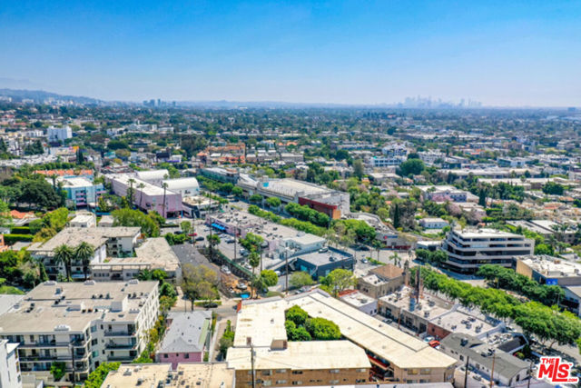 920 Westbourne Drive, West Hollywood CA: https://media.crmls.org/mediaz/df61baa3-9b9d-4c66-a5ca-2cc31899c4a2.jpg