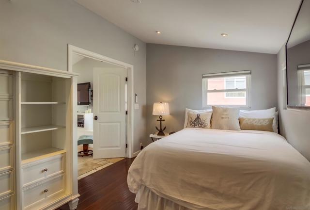 2715 Strand Way, San Diego CA: https://media.crmls.org/mediaz/df6260a2-89f2-4922-8691-04f95f4bf187.jpg