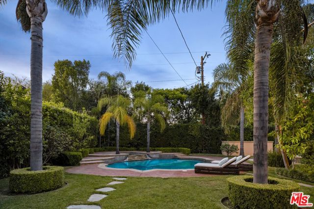 13845 Magnolia Boulevard, Sherman Oaks CA: https://media.crmls.org/mediaz/df627f02-21e0-43cd-aaf6-882ac27fbc17.jpg