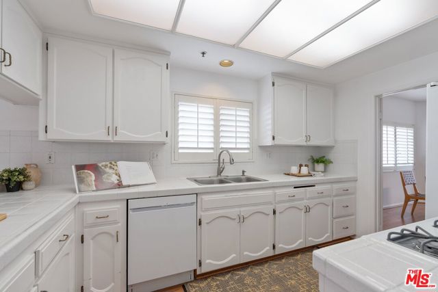 1871 Greenfield Avenue, Los Angeles CA: https://media.crmls.org/mediaz/df6287da-f5c5-4dcc-a011-ec662c2a5ccc.jpg