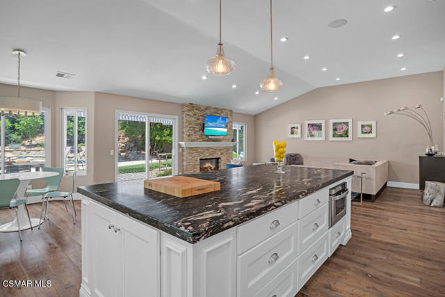 4953 Kilburn Court, Oak Park CA: https://media.crmls.org/mediaz/df629a70-5573-4229-b6c7-f8c83ec5dc7f.jpg