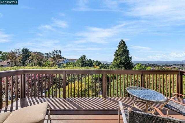 1310 Lewis Ln, Pinole CA: https://media.crmls.org/mediaz/df62ba42-7787-4df4-b90c-e85e5007ed48.jpg