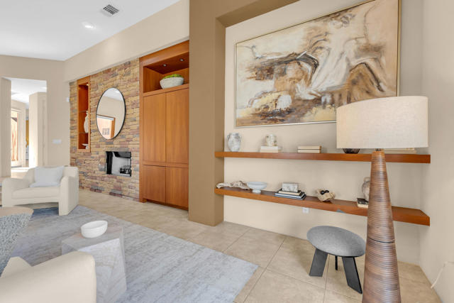 50050 Camino Privado, La Quinta CA: https://media.crmls.org/mediaz/df6347a1-c48e-4bc0-8ace-6f84f5086304.jpg
