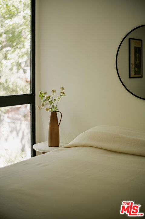 5649 Valley Oak Drive, Los Angeles CA: https://media.crmls.org/mediaz/df63cdb4-d0ab-410d-993a-d848c2df0f5f.jpg