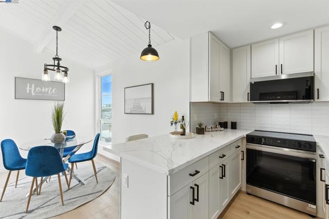 100 Byrne St, Daly City CA: https://media.crmls.org/mediaz/df63e666-598f-480b-8f55-536323239b5d.jpg