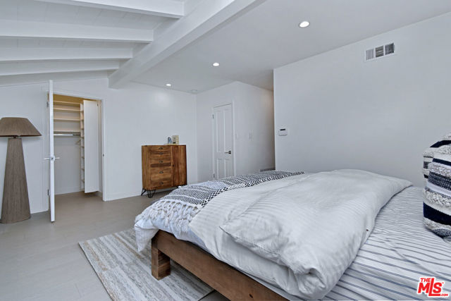 4512 Libbit Avenue, Encino CA: https://media.crmls.org/mediaz/df64722a-0504-4a89-aed1-bc6bb3a2fedc.jpg