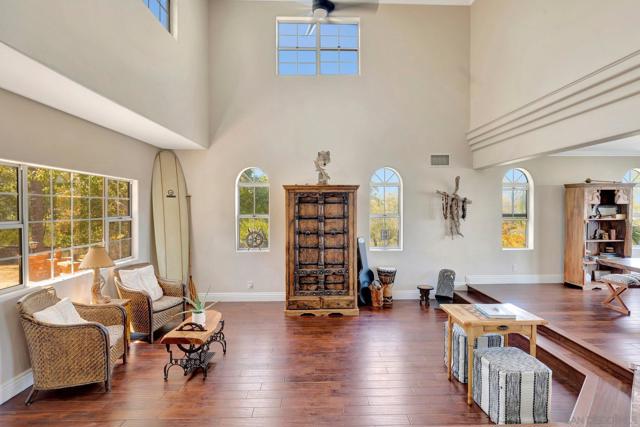 560 Seeforever Dr, San Marcos CA: https://media.crmls.org/mediaz/df64a08f-6017-46e6-a4b8-773039f8c281.jpg