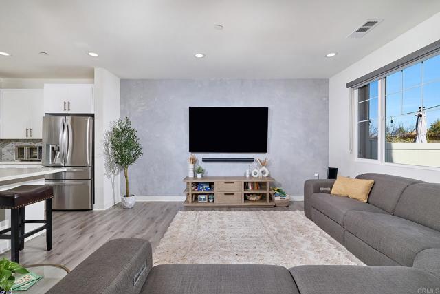 Detail Gallery Image 4 of 41 For 1278 via Fanal, Oceanside,  CA 92056 - 4 Beds | 2/1 Baths