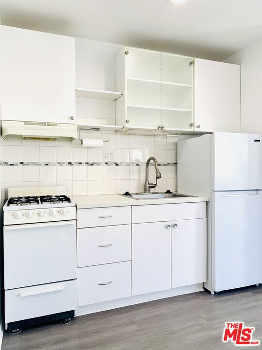 11559 Cumpston Street, North Hollywood CA: https://media.crmls.org/mediaz/df654459-74f0-4849-82ac-426fa6cc70fe.jpg