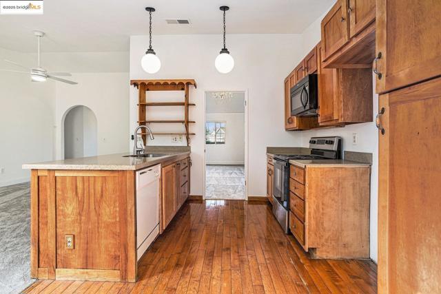 1916 Gamay DR, Oakley CA: https://media.crmls.org/mediaz/df655133-10c7-499c-8d6f-e1064dc13b63.jpg