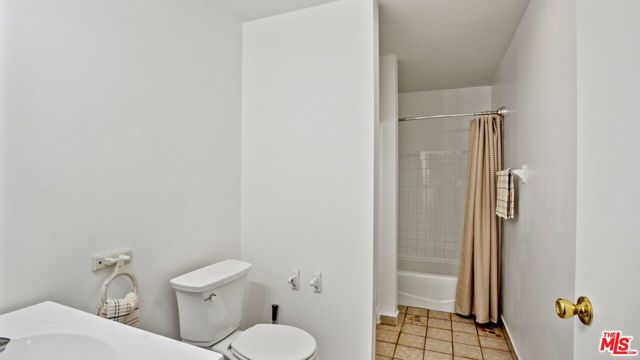 6155 Poppy Peak Drive, Los Angeles CA: https://media.crmls.org/mediaz/df658d43-be87-453f-8b3e-95fcc298f87f.jpg
