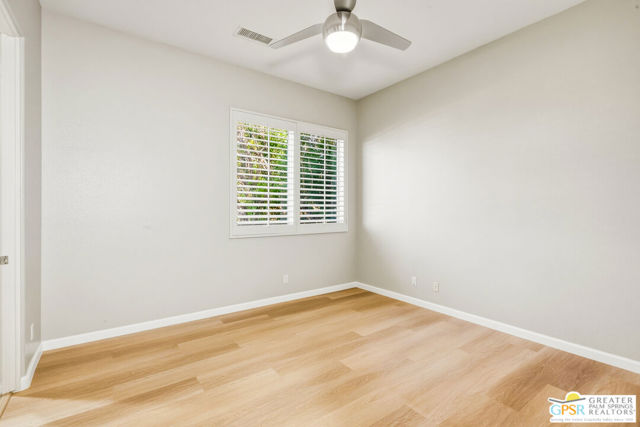 Image 27 of 39 For 2 Brentwood Way