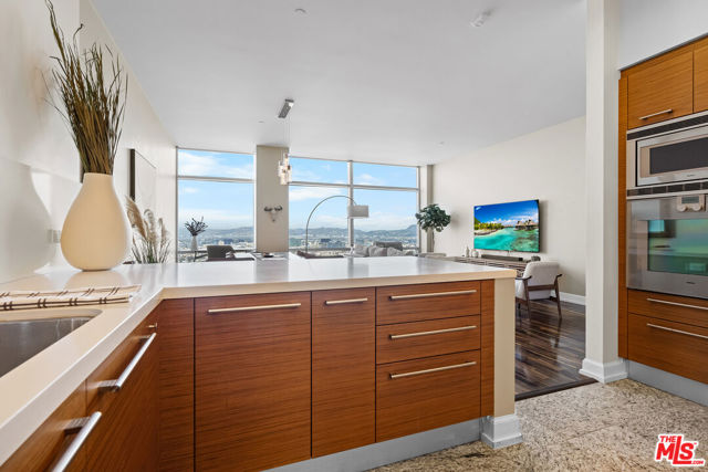 900 W Olympic Boulevard, Los Angeles CA: https://media.crmls.org/mediaz/df664744-b921-4047-9ecb-128f2be70adb.jpg