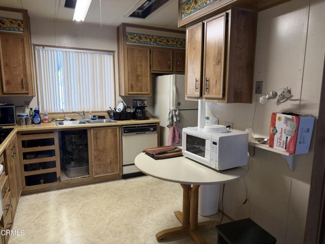 Detail Gallery Image 10 of 10 For 21 Poinsettia Gardens Dr #21,  Ventura,  CA 93004 - 2 Beds | 2 Baths