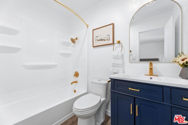 20134 Leadwell Street, Winnetka CA: https://media.crmls.org/mediaz/df66aebb-0852-4648-af0c-3873ff41e10f.jpg